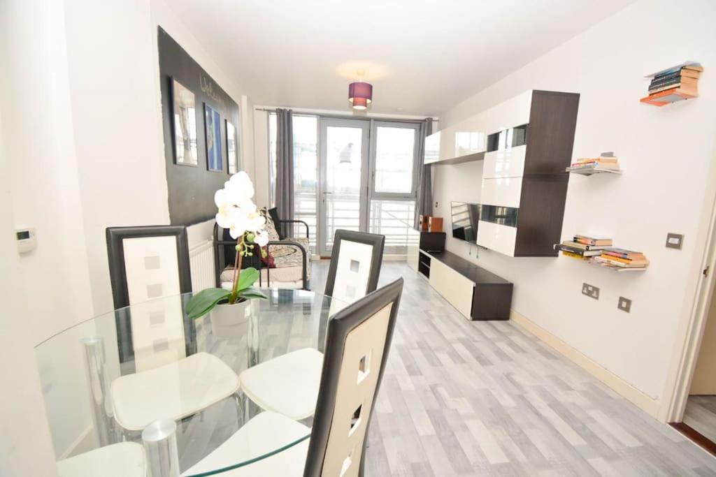 Giogio - Comfortable Stratford Flat With Stunning Views Daire Londra Dış mekan fotoğraf