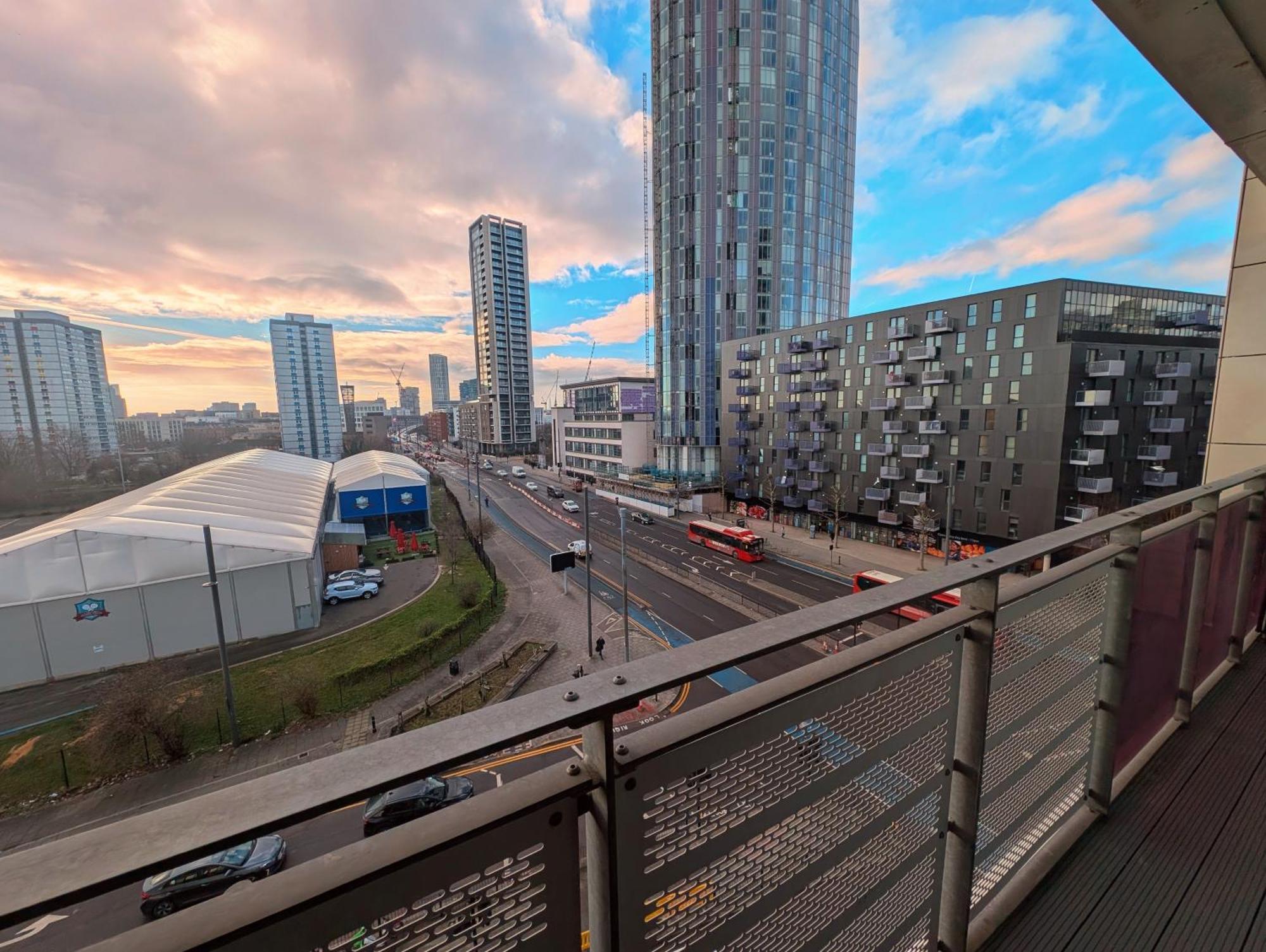 Giogio - Comfortable Stratford Flat With Stunning Views Daire Londra Dış mekan fotoğraf